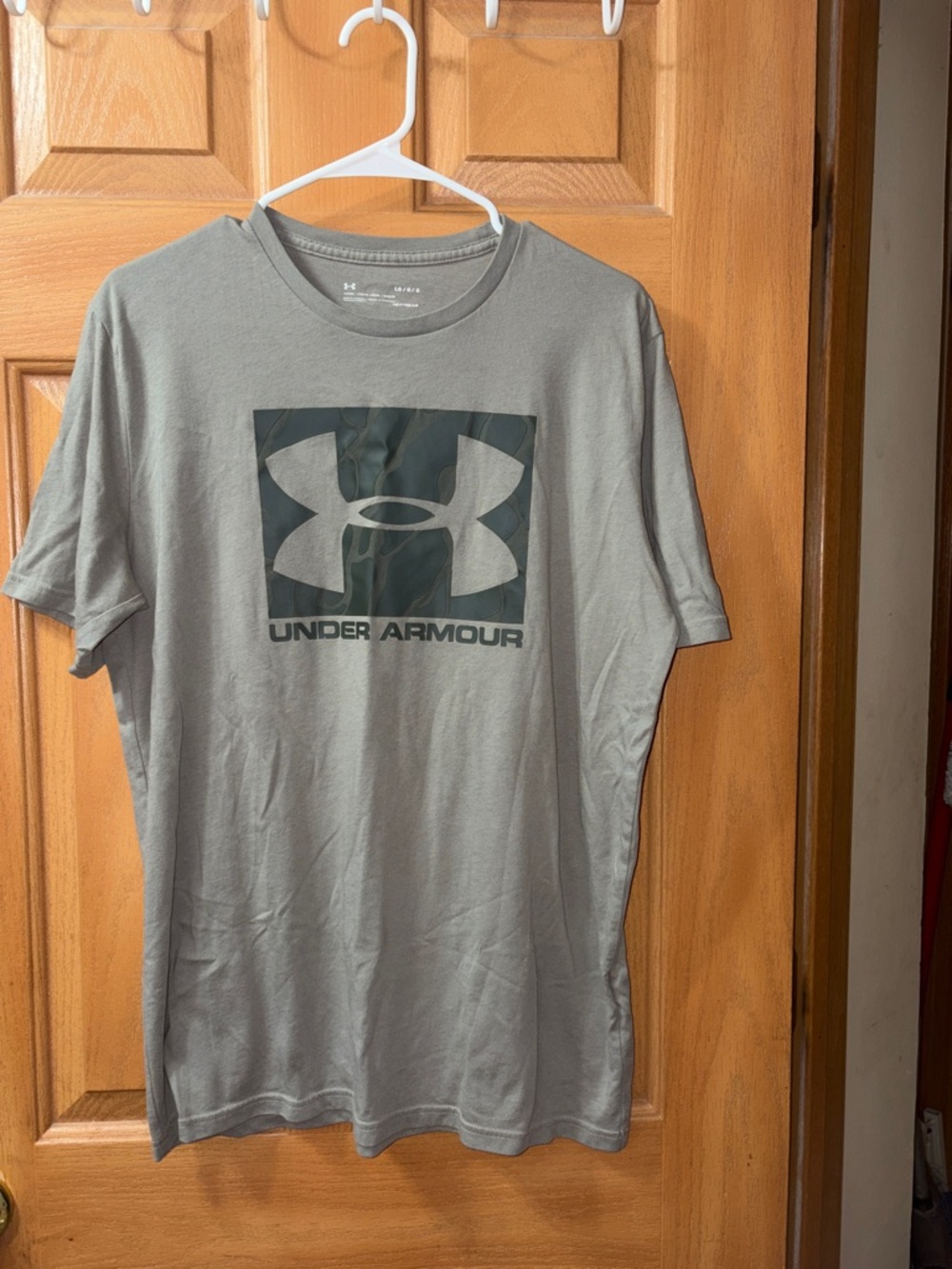Men’s Under Armour Olive Green Camo Short Sleeve Logo Tee🔥